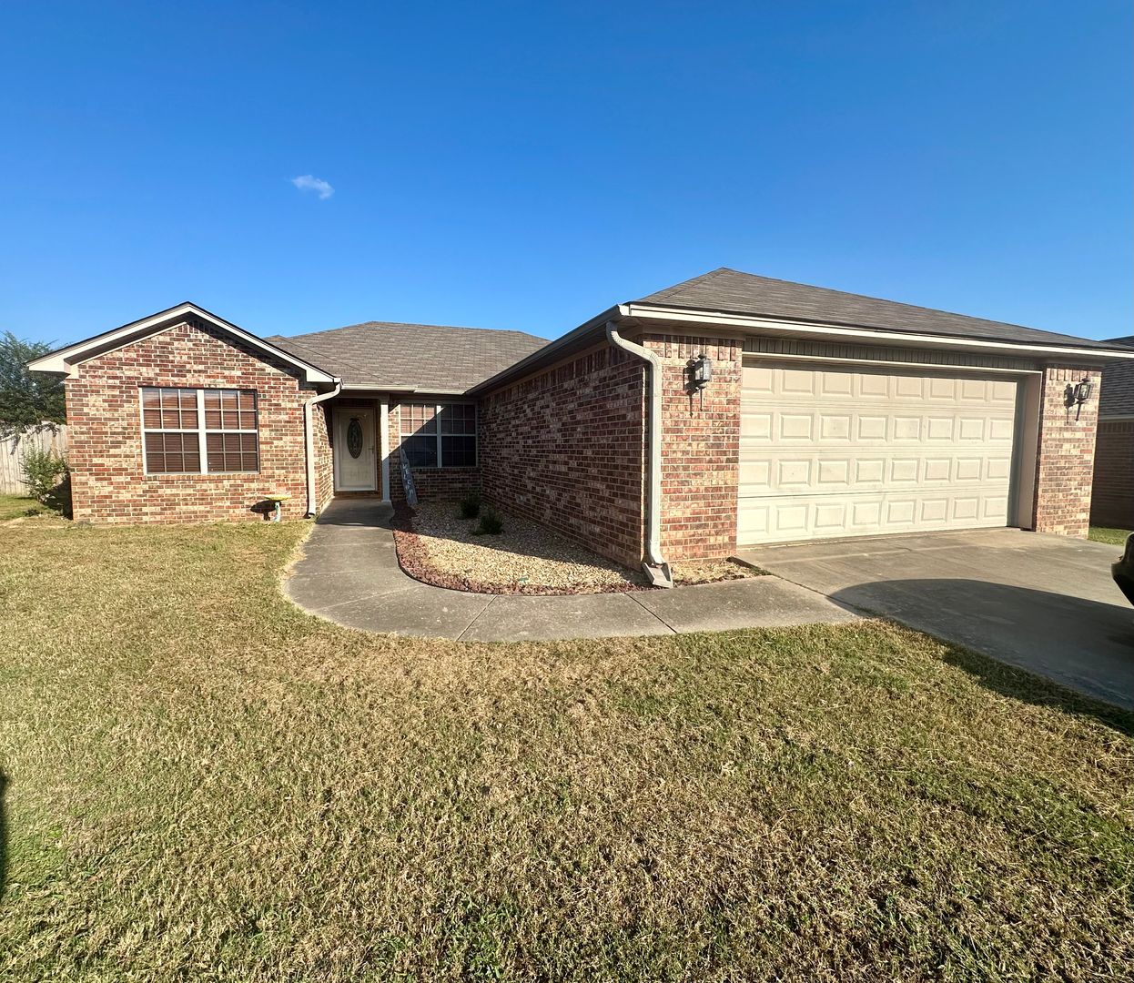 Russellville House: 2103 S Tampa Ct