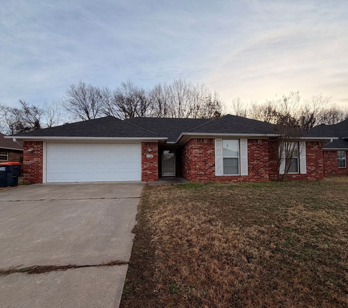Russellville House: 2103 S Verona