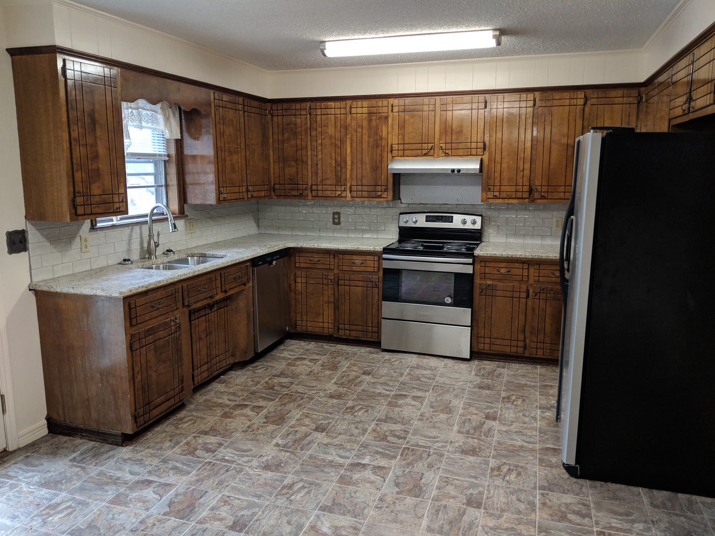 Russellville House: 108 E Shore Drive