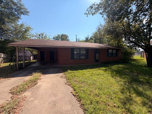 This 3-bedroom, 1-bathroom house in Russellville, AR – photo 1