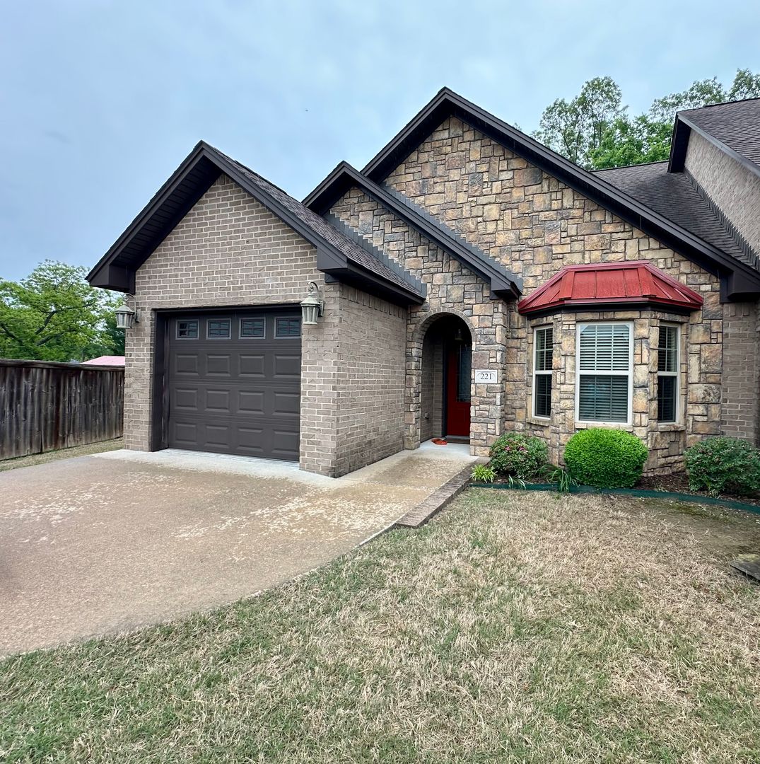 Russellville Apartment: Cobblestone Court