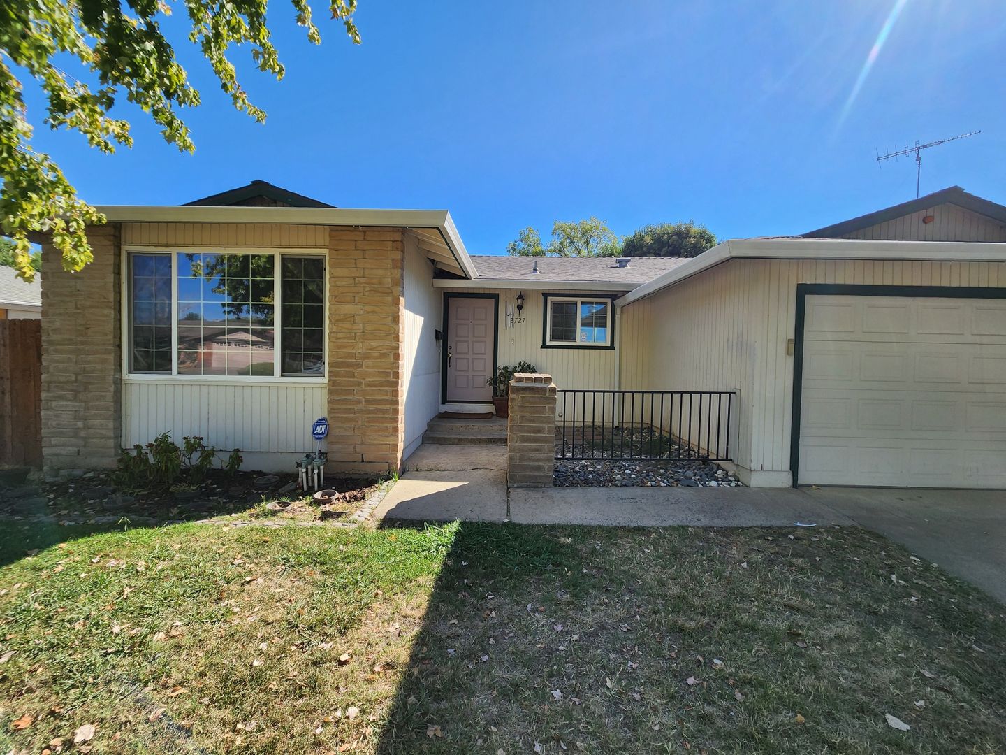 Sacramento House: 2727 Honey Suckle Way