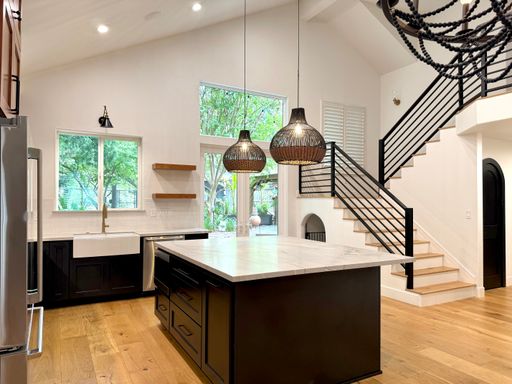 MUST SEE! Beautiful Fully Renovated 3 Bed 3 Bath! – photo 1
