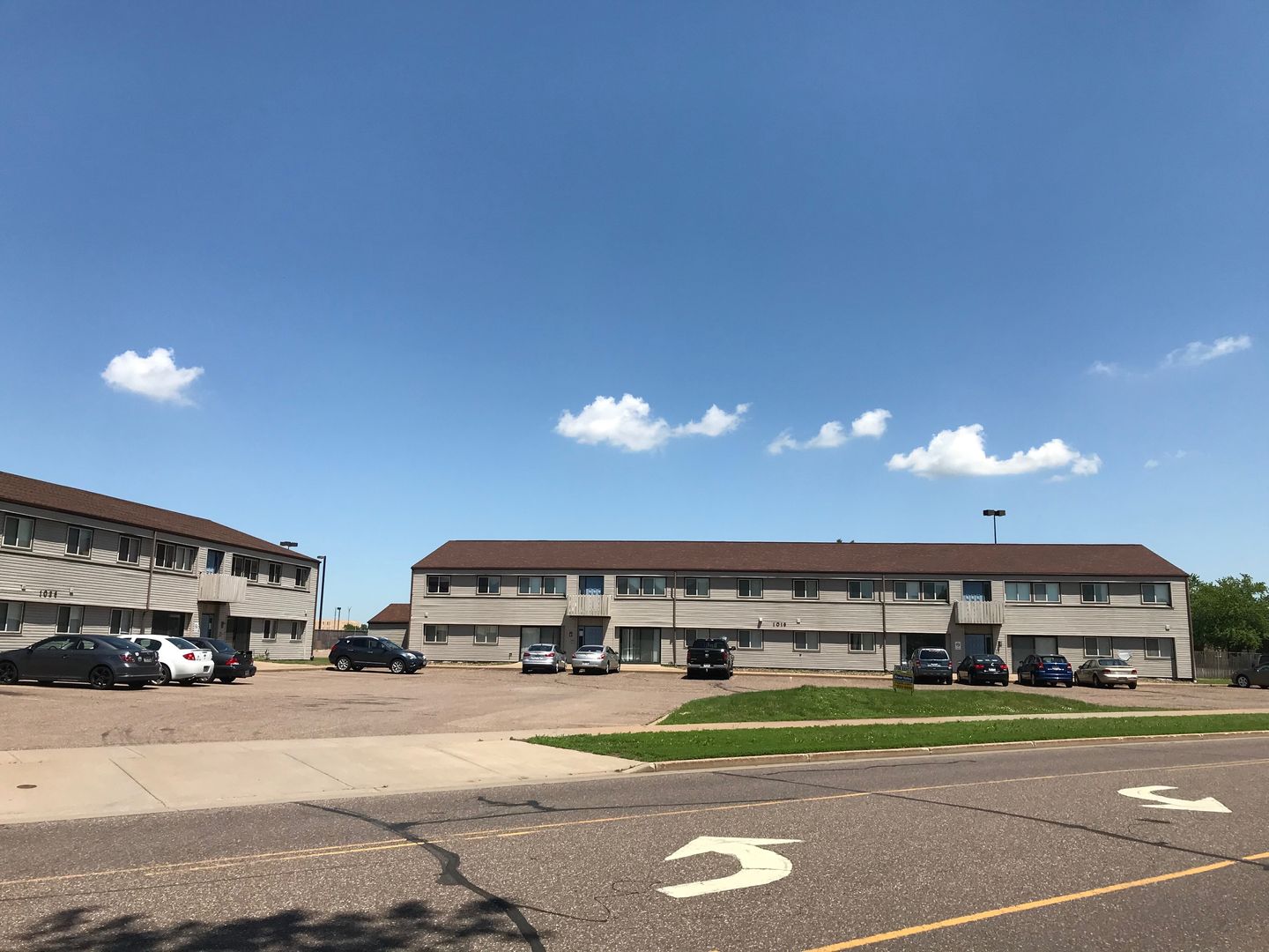 Eau Claire Apartment: 1016 W MacArthur Ave