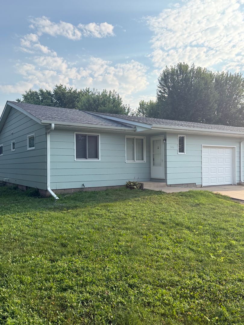 Eau Claire Apartment: 2406 Skeels Ave