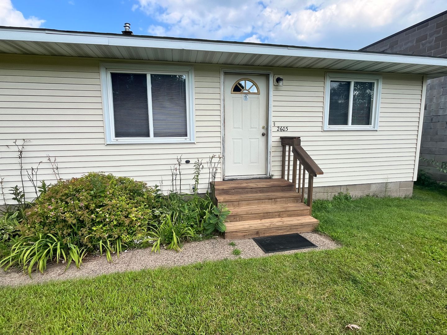 Eau Claire Apartment: Eau Claire