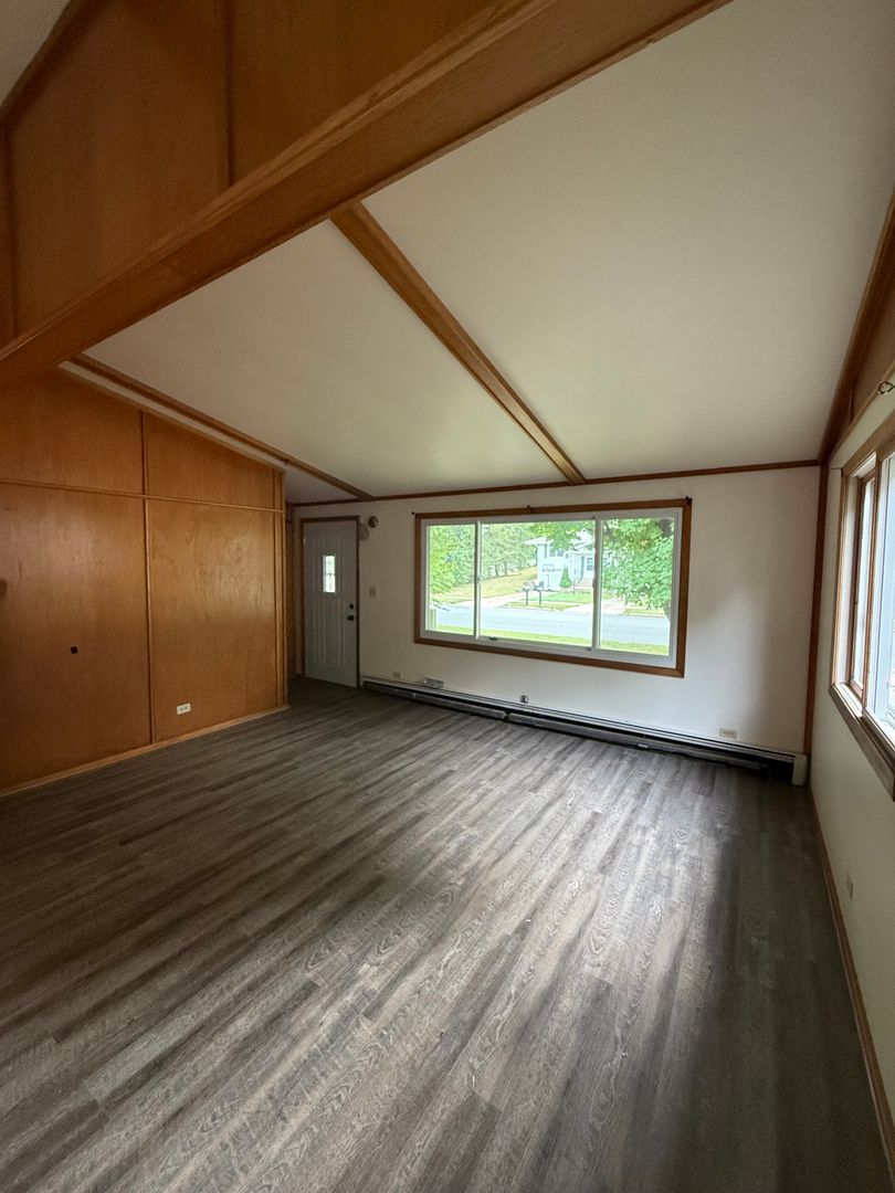 Eau Claire Apartment: 2514/16 Skeels Ave