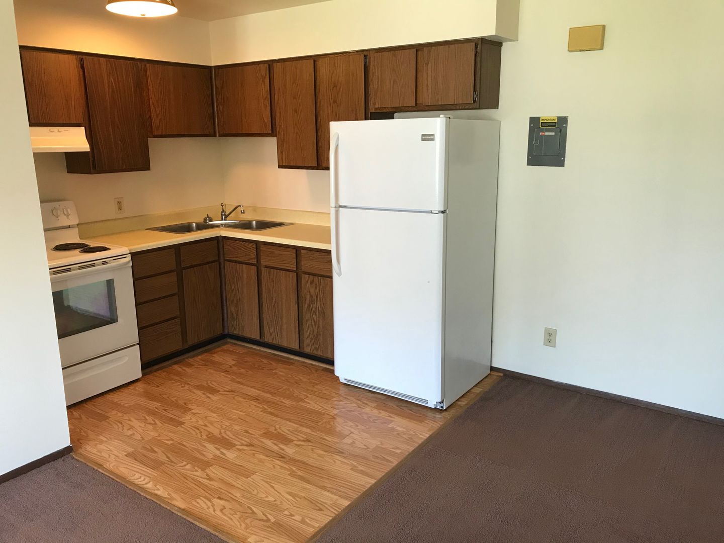 Eau Claire Apartment: 1026 W MacArthur Ave