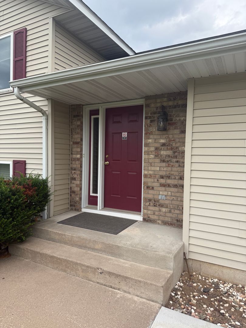 Eau Claire Apartment: 1342 Glenn Place