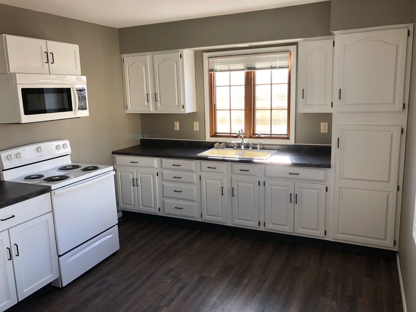 Eau Claire Apartment: 2702 London Rd