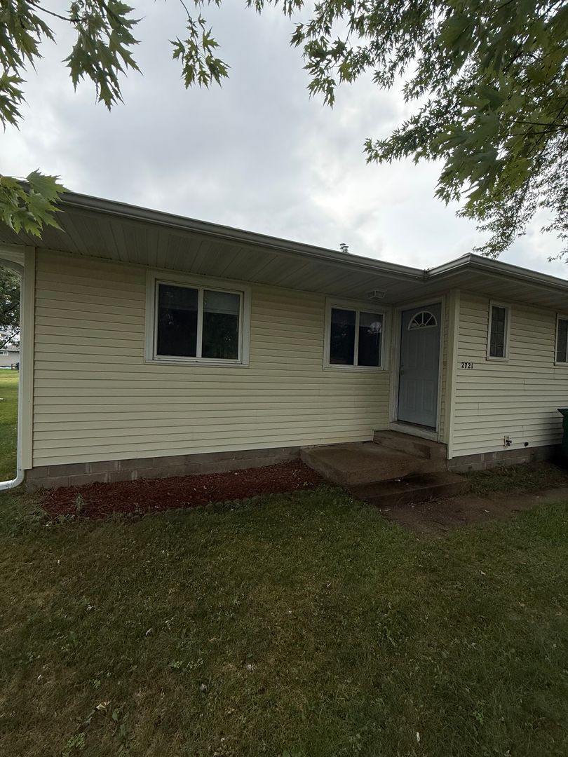Eau Claire Apartment: Eau Claire