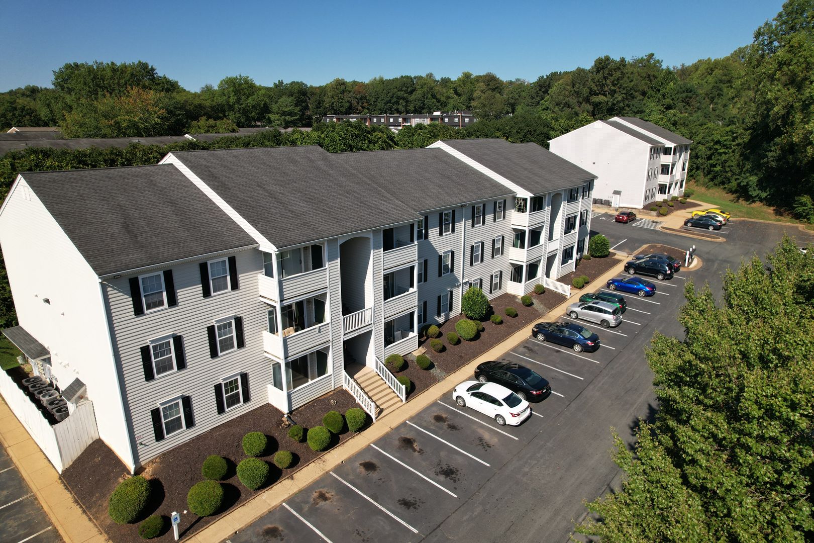 Charlottesville Apartment: 300-332 Commonwealth Court & 2427 Peyton Drive