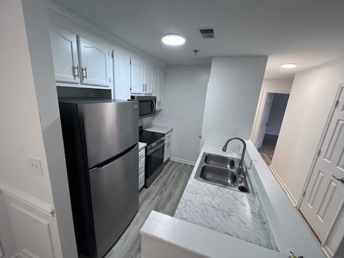 Charlottesville Apartment: 300-332 Commonwealth Court & 2427 Peyton Drive