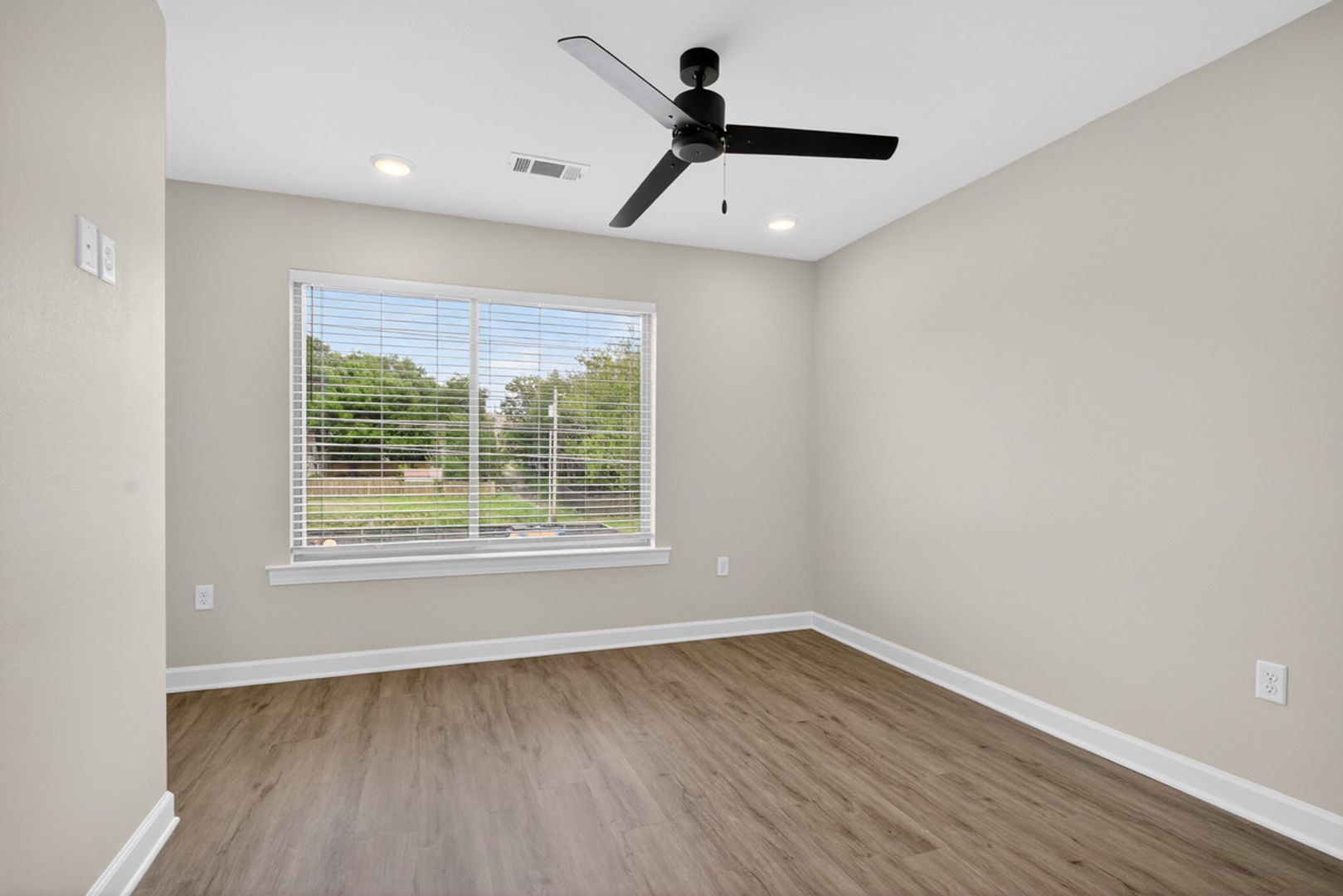 The Scott - 201 E 17th Street 11 of 12