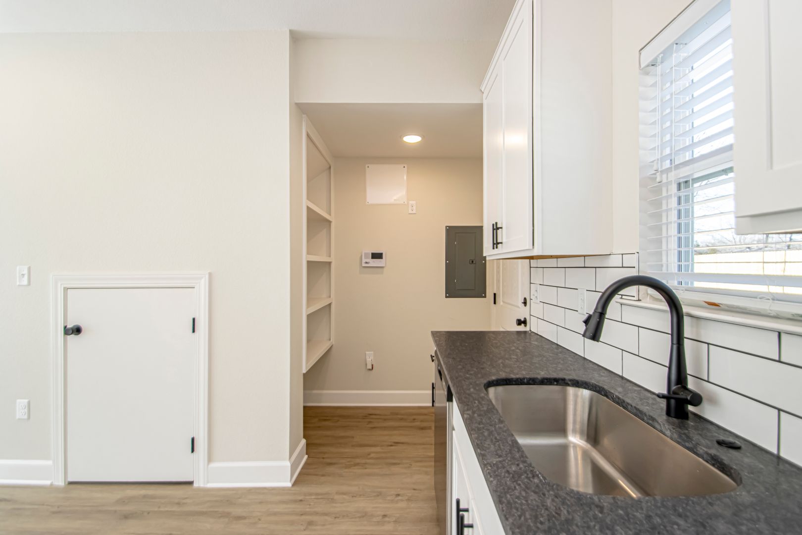 1201 W. 4th Street 6 of 12