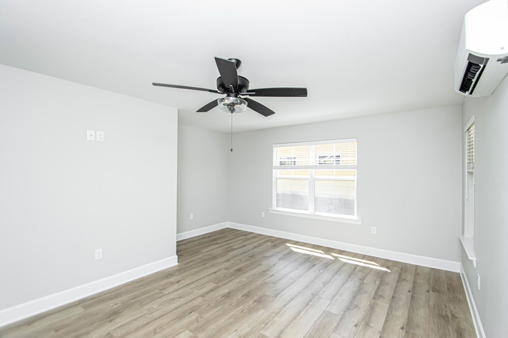 1 Bed 1.5 Bath Luxury Energy Efficient Townhome - Rockwater Village 12 of 12