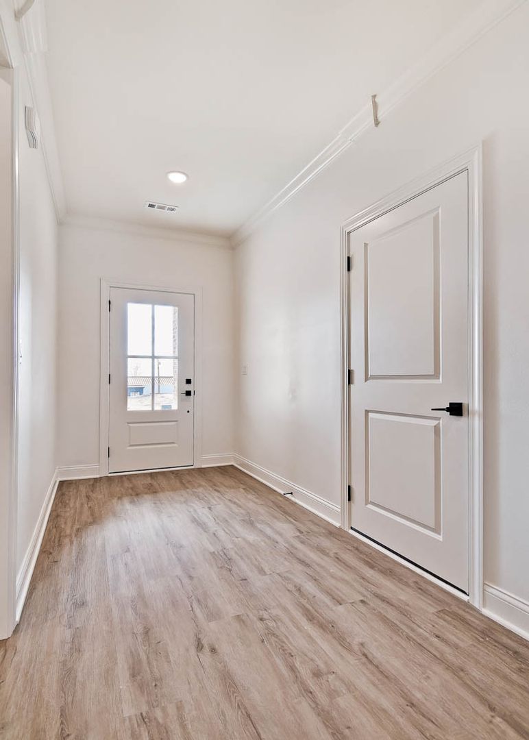 1041 Nottington St 3 of 8