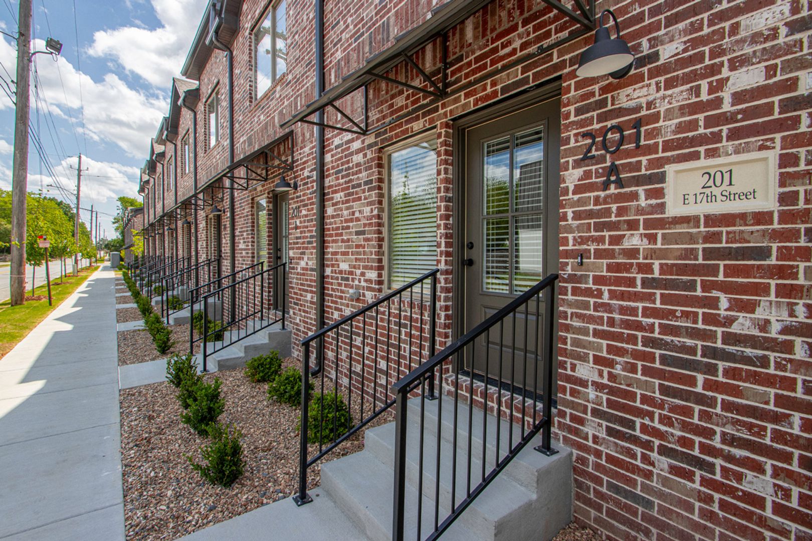 The Scott - 201 E 17th Street 2 of 12