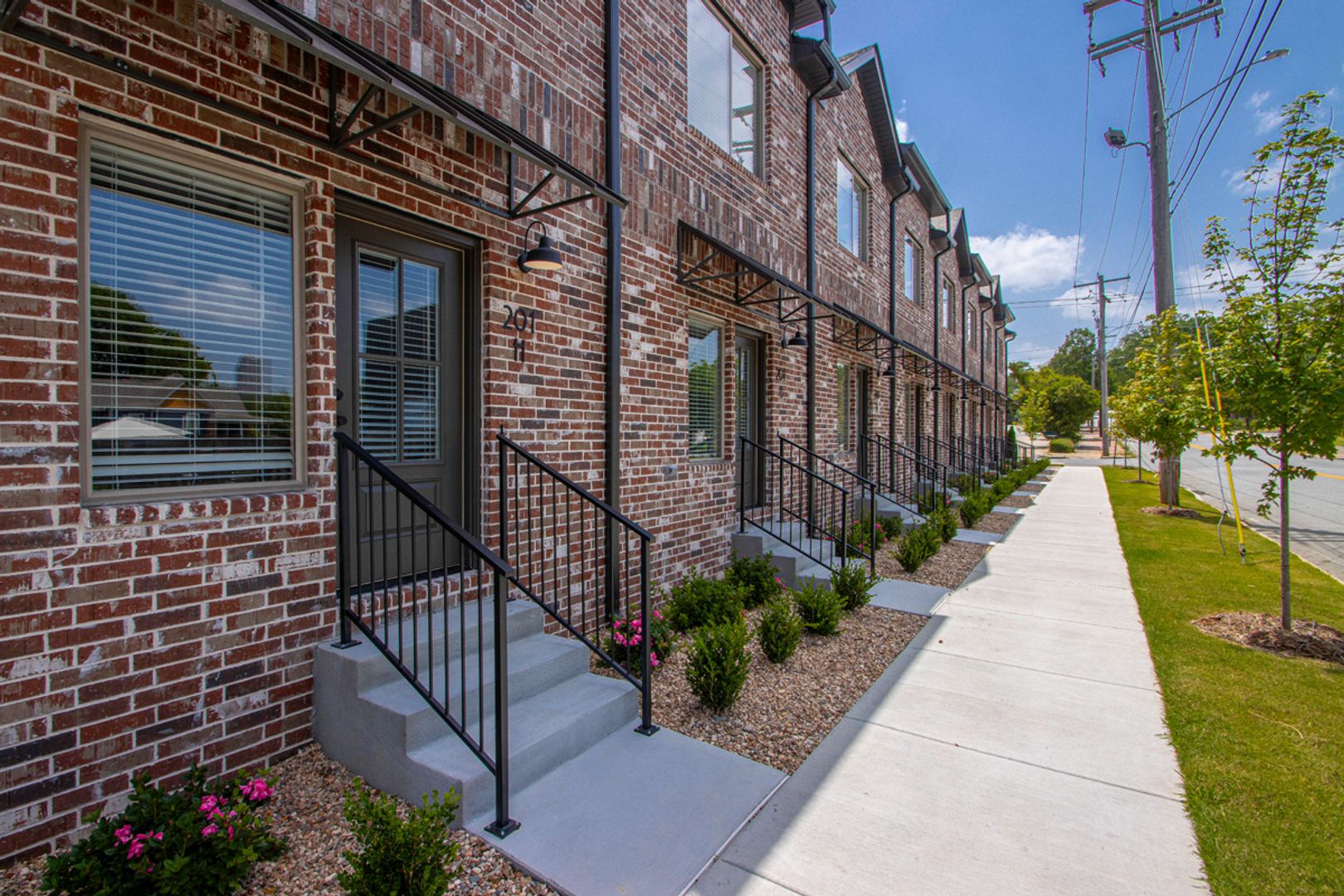 The Scott - 201 E 17th Street 10 of 12