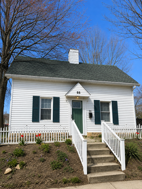 Charming 2-Bedroom Home Near Downtown Delaware! – photo 1