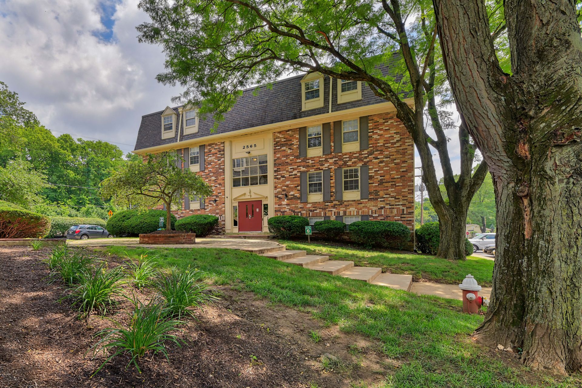 Columbus Apartment: 2565-2599 Riverside Drive