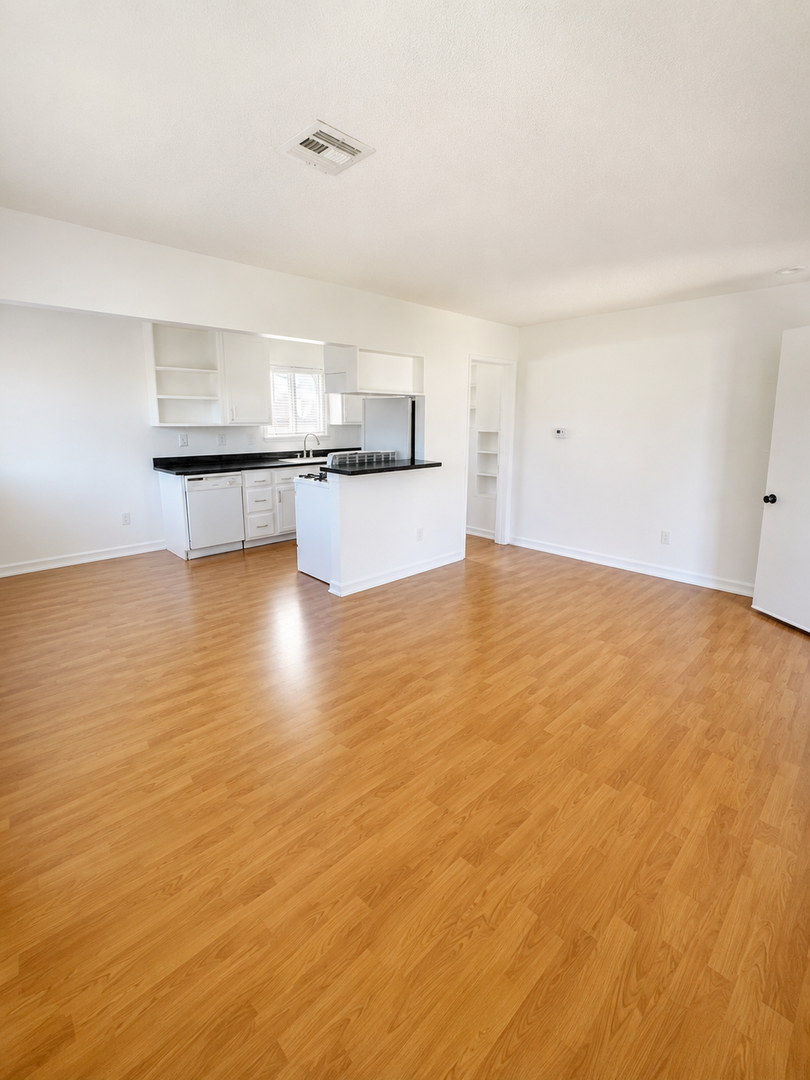 San Pedro Apartment: 241 La Alameda