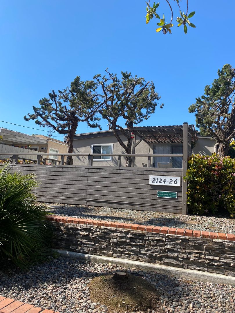 San Diego Apartment: 2124-2126 1/2 Reed Ave.