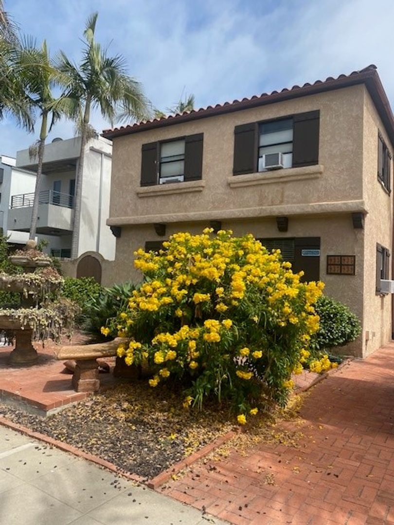 San Diego Apartment: 933-939 Law St