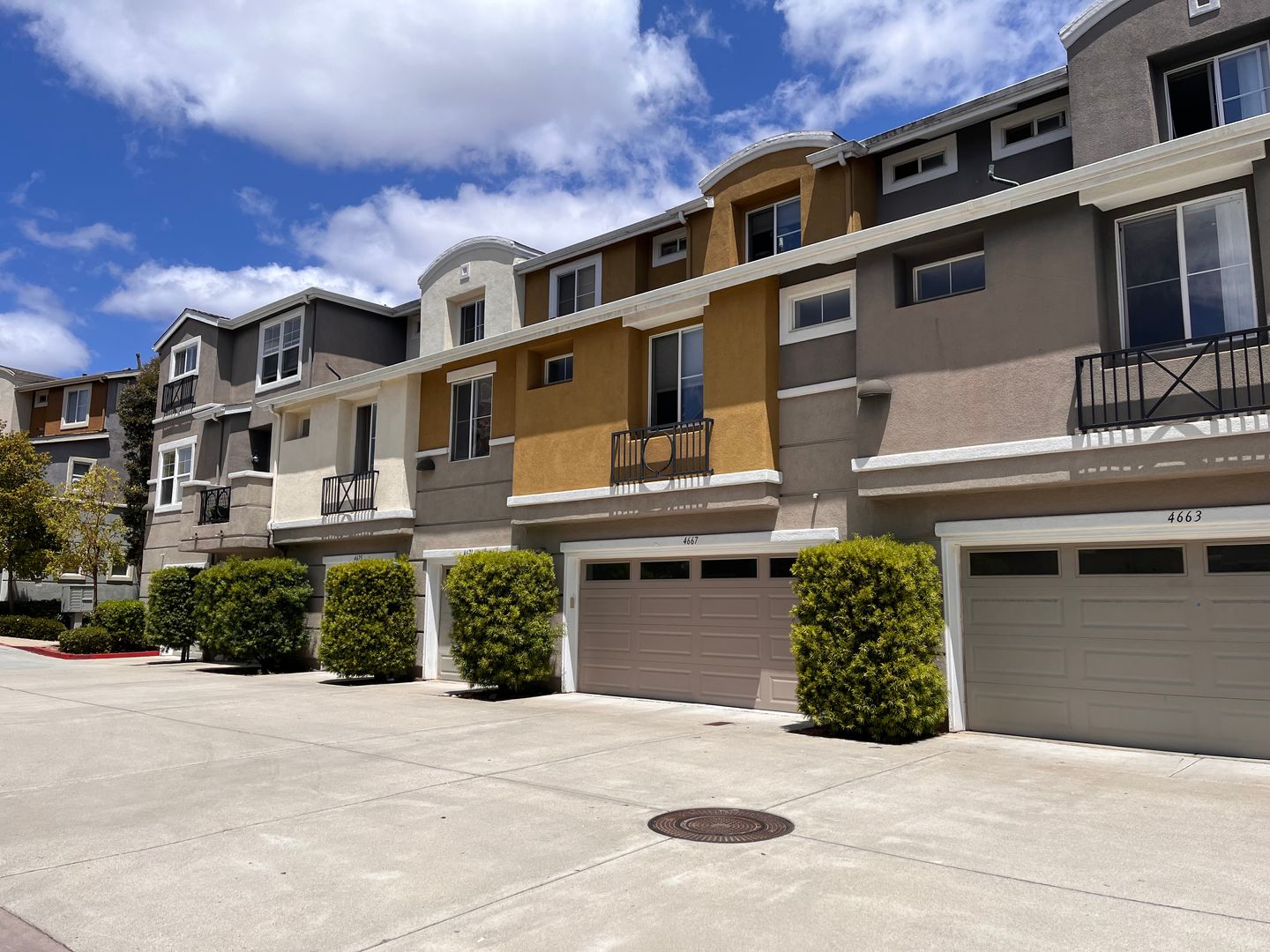 San Diego Townhome: 4667 Central Plaza