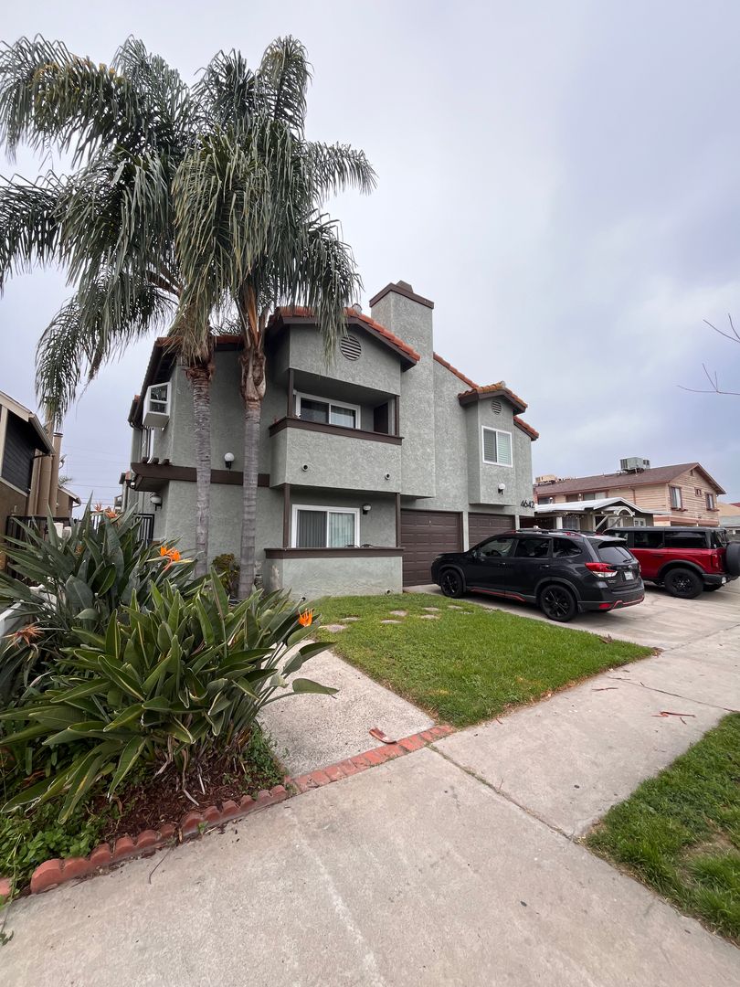 San Diego Apartment: 4642 Felton St. #6