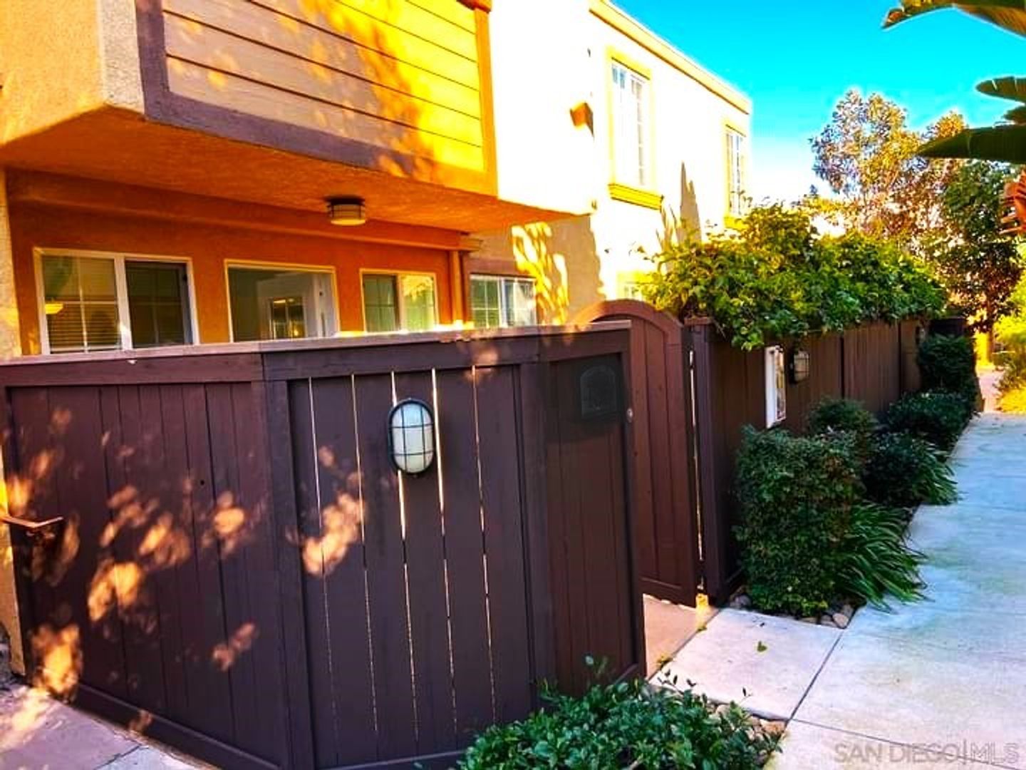 San Diego Apartment: 5252 Balboa Arms Dr. #130