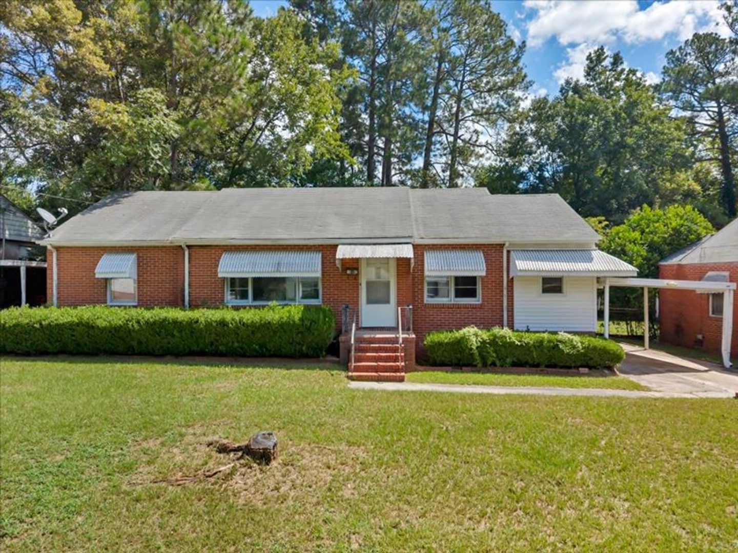 Macon House: 1142 Lamont St.