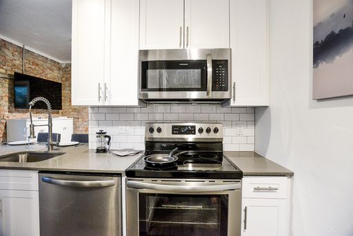 Modern Living for the Minimalist. – photo 1