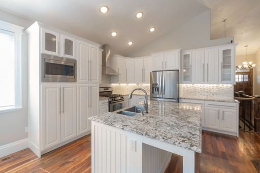 $1000 Off Move in Costs! – photo 1