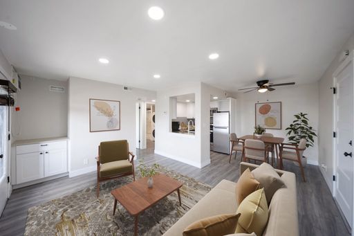 Where stunning city views equal the stellar style inside. – photo 1