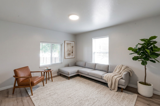 $1000 Off Move In Costs – photo 1