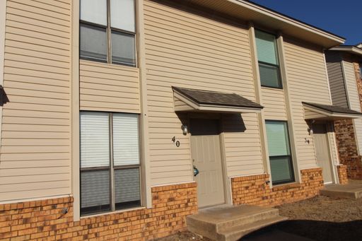 Move in Special!! 1901 E Lindsey #40..2 bedroom townhome for lease – photo 1