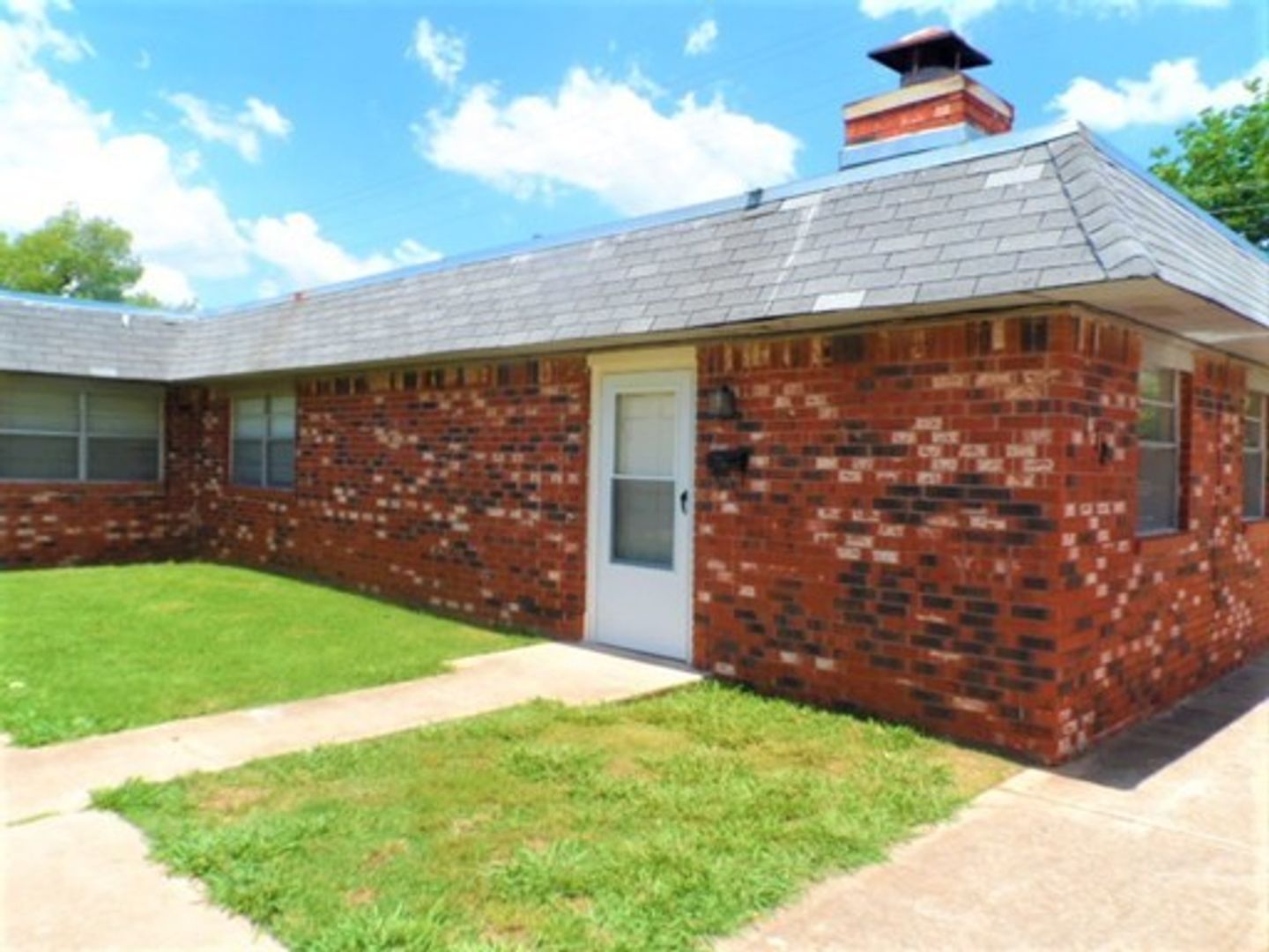 Moore Apartment: 112-126 NE 12th