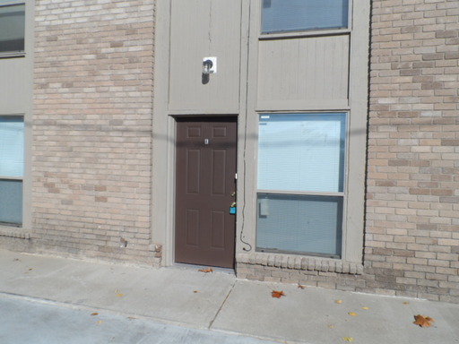Rent Special!! Price reduced!! Nice 1 bedroom townhome. 2504 N Hudson unit #E – photo 1