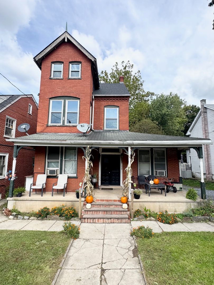LANCASTER Apartment: 1009 WILLOW ST PIKE