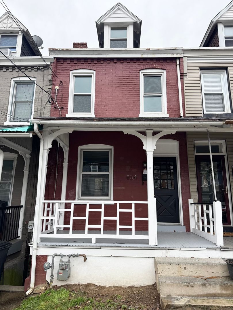 LANCASTER House: 834 FOURTH ST