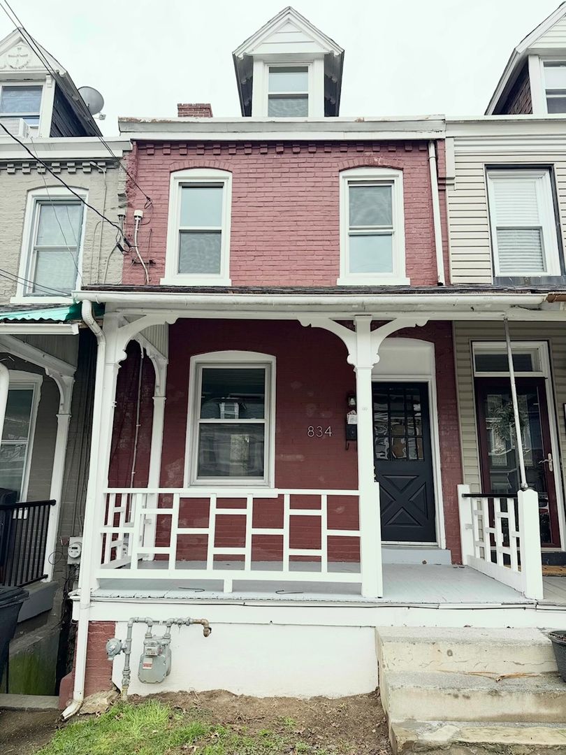 LANCASTER House: 834 FOURTH ST
