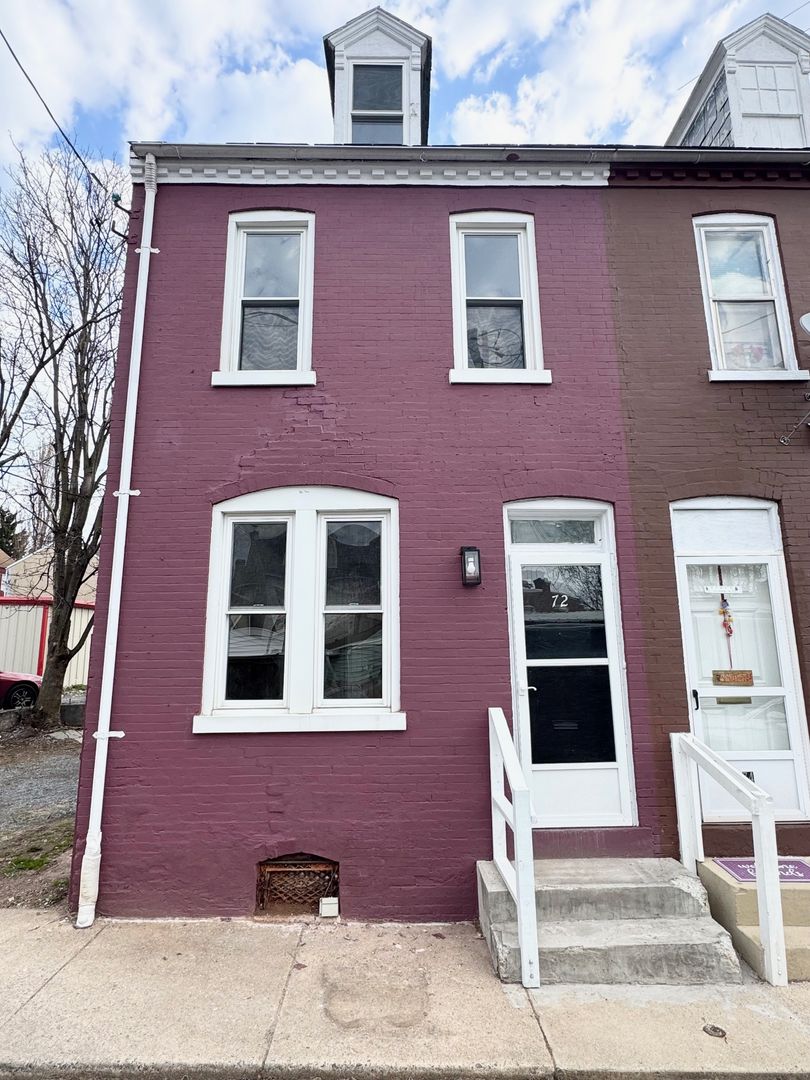 LANCASTER House: 72 CAMPBELL AVE