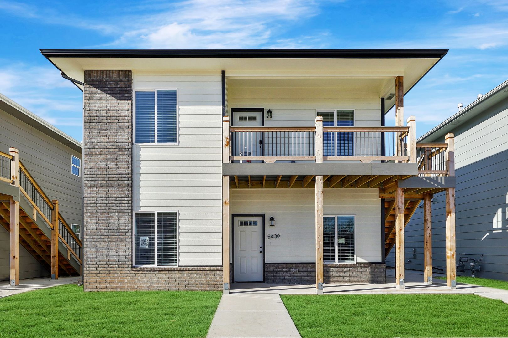 PARK CITY Multiplex: 5410-12 N GRAY DR