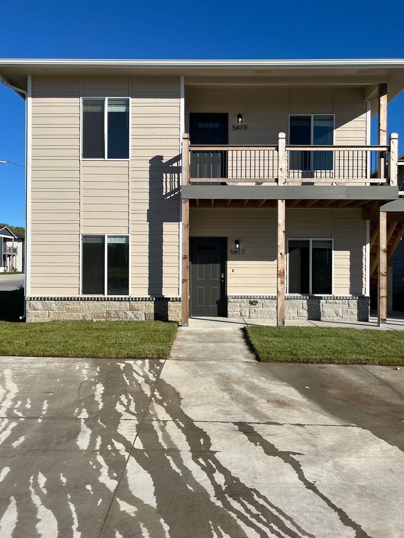 PARK CITY Apartment: 5417-19 N GRAY DR