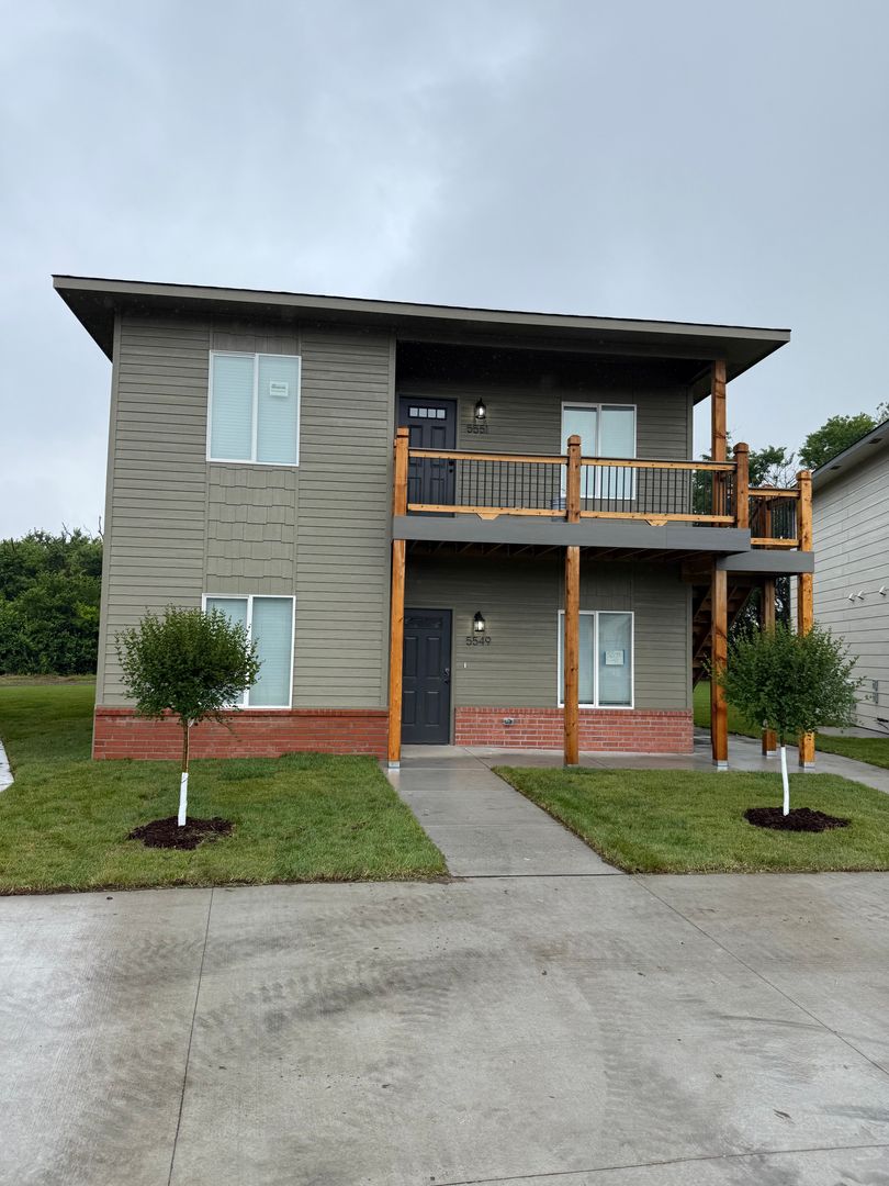 PARK CITY Multiplex: 5549-51 N BRESSLER DR