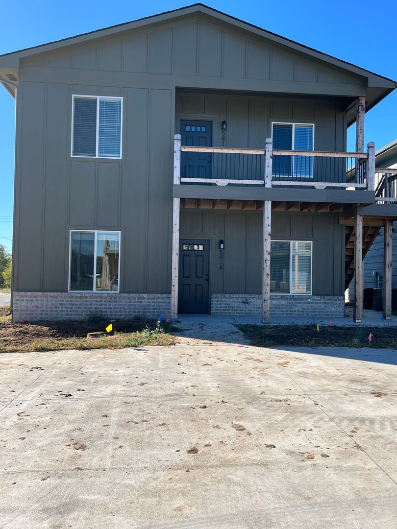 PARK CITY Apartment: 5414-16 N BRESSLER DR