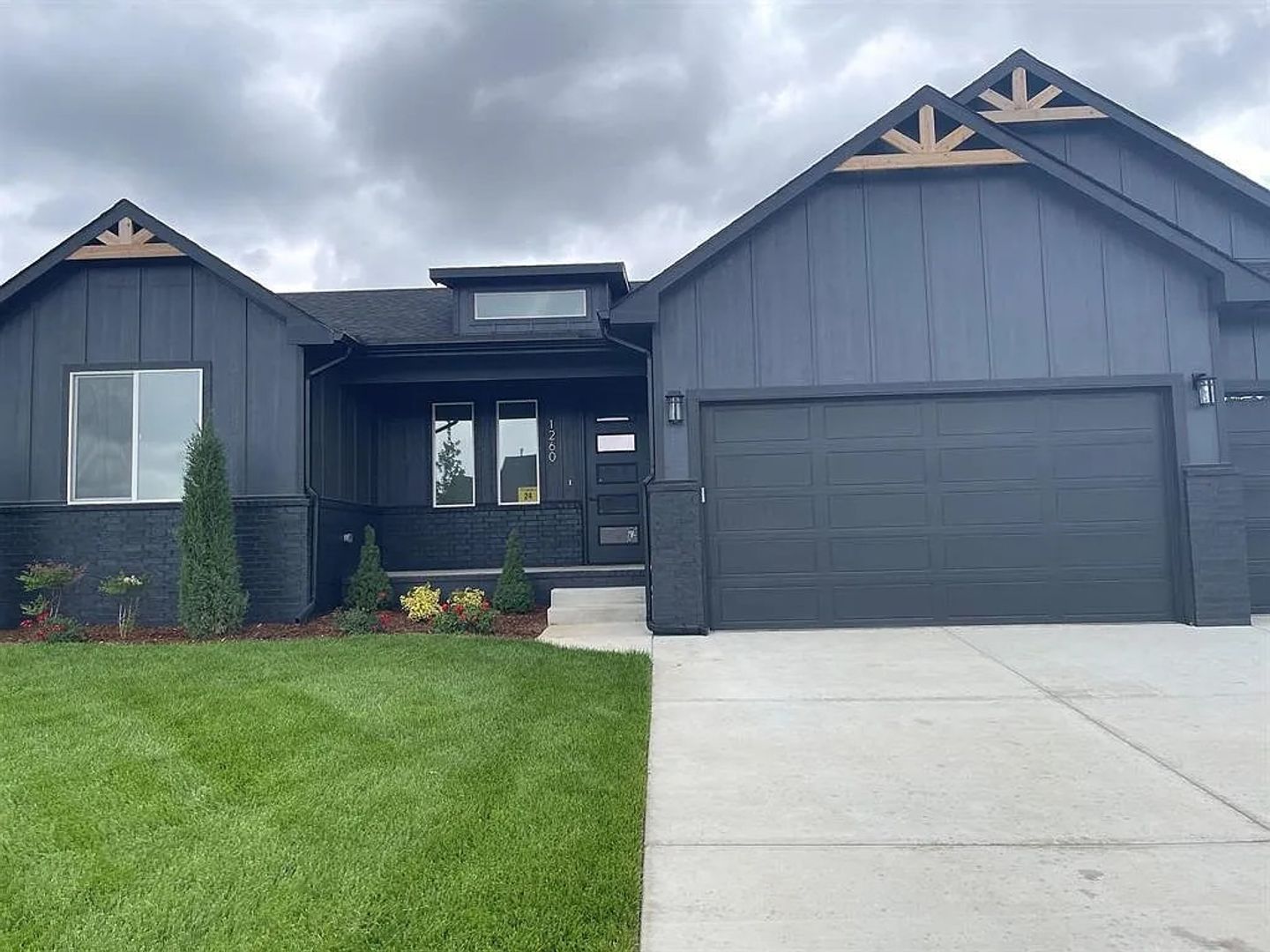 GODDARD House: 1260 N MAIN