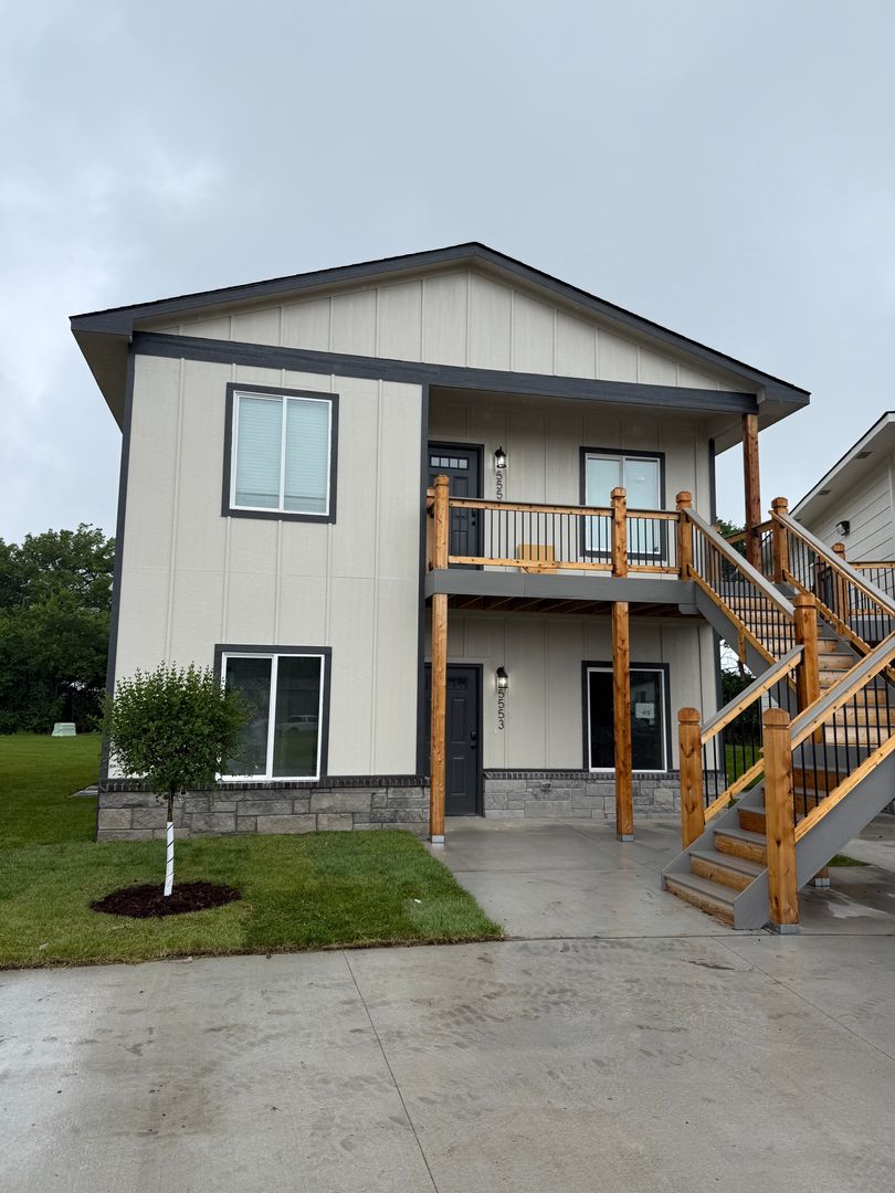 PARK CITY Multiplex: 5553-55 N BRESSLER DR.