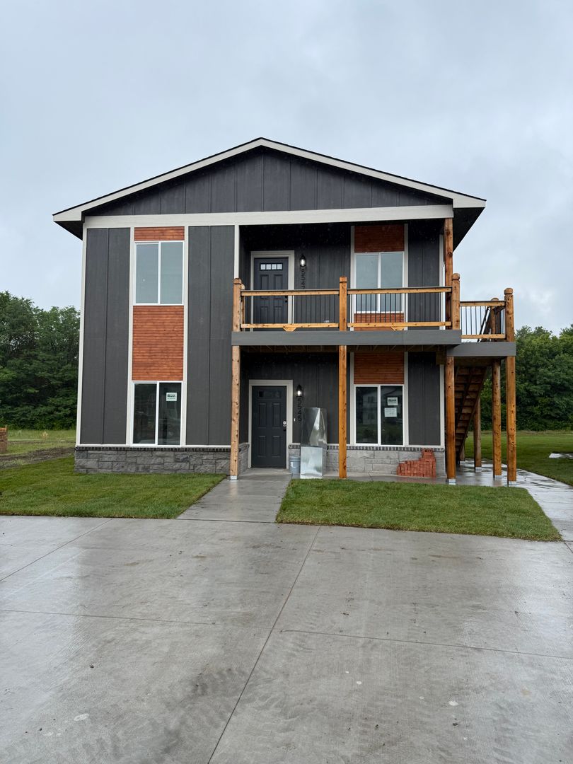 PARK CITY Multiplex: 5545-47 BRESSLER DR.